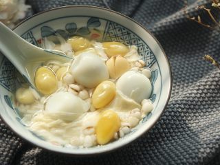 13、腐竹白果薏米糖水,习惯性的来个特写，色诱一下亲们的味觉。