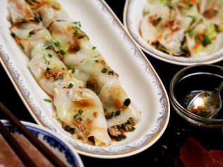 8、虾子鸡肉肠粉,13.将肠粉切小段，浇上酱汁食用。