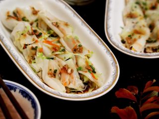 9、虾子鸡肉肠粉,再配上一碗粥，美美地享用吧！