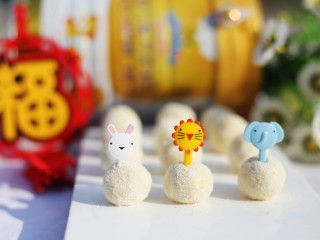 8、蔓越莓夹心奶糖,一口一个。