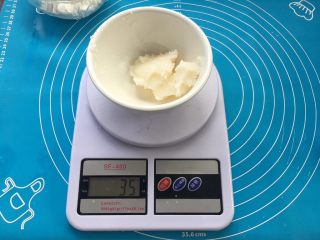 17、全面详细讲解～蛋黄酥,准备猪油35克。