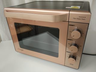 4、 酥皮蘑菇泡芙,预热烤箱200度，10分钟