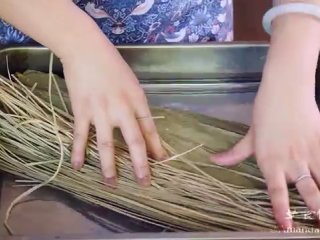 3、鲜肉粽子,粽叶至少浸泡3个小时