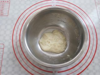 5、冰淇淋小蛋糕,十字切拌手法拌匀，不要画圈搅拌，容易起筋