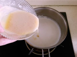 5、迷你芒果挞,分两次加入鸡蛋面糊