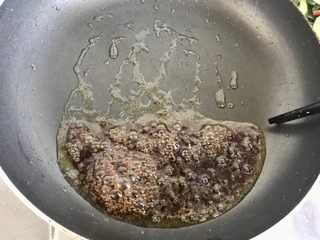 14、蚝汁烧鲍鱼,加蚝油20g白糖4g料酒10g水30g调汁