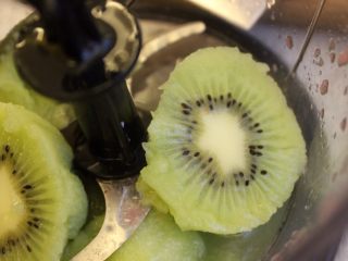 9、健康西瓜冰棍,挖到搅拌机里