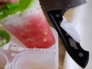 15、健康西瓜冰棍,这样的话，就可以简单地取出来