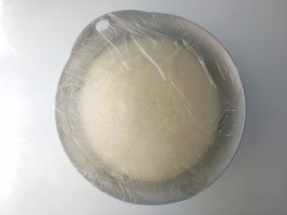 7、原味麦香小面包,约70分钟后,发酵到两倍大左右。