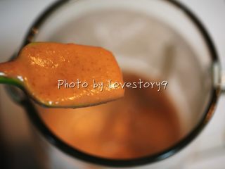 5、风车果丹皮,放入破壁机打成细腻的果酱。