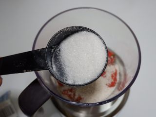 7、宝宝辅食—草莓藕粉糕,白砂糖