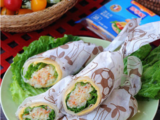 14、蒸饼卷菜,喜欢吃什么卷什么，包裹上油纸更方便小朋友抓取哦。