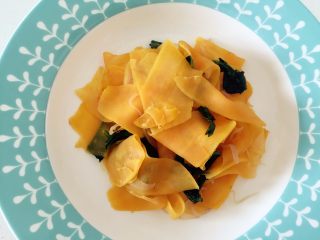 4、红薯千层烘蛋饼-甜甜的,香香的,滑滑的,倒入盘中备用