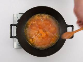 9、番茄烧菜 竟也有那么多小技巧,2-4 加开水煮沸，5分钟后加盐