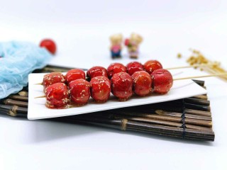 14、#儿时的记忆#冰糖葫芦,做好的糖葫芦放凉，约10分钟的样子就可以了。