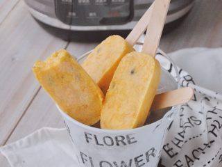 15、百香果芒果雪糕,咬一口试试，很细腻的口感