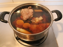 11、自制香辣卤牛肉,卤牛肉:卤汁煮好后放入切好并喜好的牛肉块。