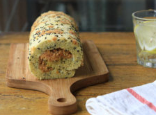 14、黑芝麻肉松蛋糕卷,包着蛋糕冷藏半小时定型后切件