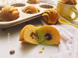 10、淡奶油蜜豆玛德琳,切开看看，蜜豆蜜豆~