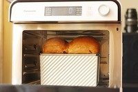 15、桂圆土司,这个土司面粉量大，个头也很高。因为机器是全箱可以使用，虽然个头很高，全程也没有改锡纸，上色还是非常均匀的。２个４５０ｇ土司盒放进去没有问题。