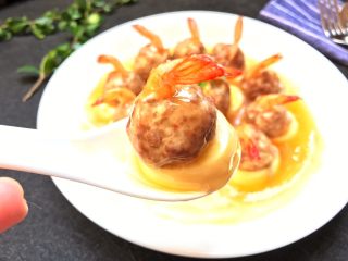 18、玉子凤尾虾球,嫰滑多汁，鲜甜清香