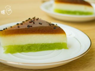 12、蜜汁果冻爽过葛优瘫,三色果冻洒上黑芝麻，秀色可餐