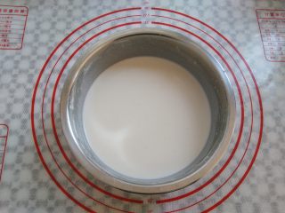 6、桂花糕,面糊充分搅拌均匀,没有颗粒就可以了