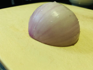 4、日式肥牛饭,洋葱洗净