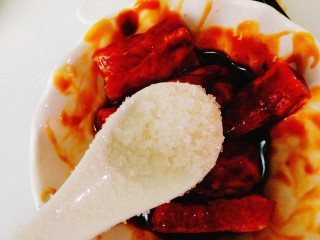 8、荷香糯米排骨,              白糖，拌均匀