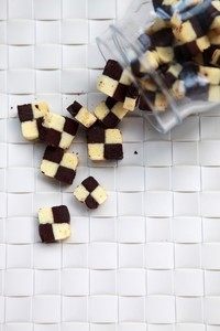 19、马赛克饼干,烤好后取出，放在网架上晾凉即可。