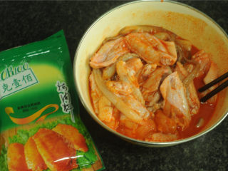 1、烤土豆鸡翅,食材准备好