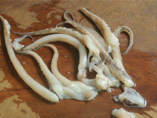 5、烤土豆鸡翅,鱿鱼须一条条切开