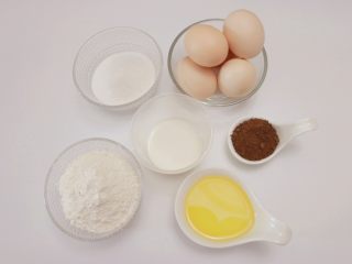 1、可可戚风蛋糕,备齐所需材料