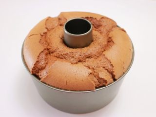 22、可可戚风蛋糕,彻底放凉后脱模即可食用