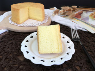 17、6寸原味戚风蛋糕,切开图片。