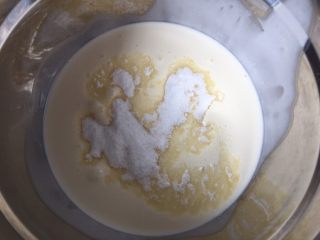 16、奶黄千层果味奶油蛋糕,打发奶油