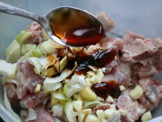 7、≈蒜香烤排骨≈烤箱版,一勺生抽