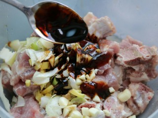 8、≈蒜香烤排骨≈烤箱版,一小勺老抽