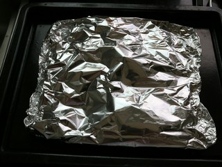 19、≈蒜香烤排骨≈烤箱版,然后用锡纸把它们包好