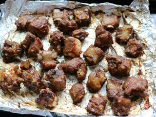 22、≈蒜香烤排骨≈烤箱版,等表面有点微焦，上色，就可以取出了