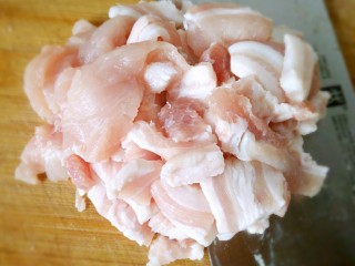 1、糖醋菜+糖醋肉丸,五花肉洗净切片备用