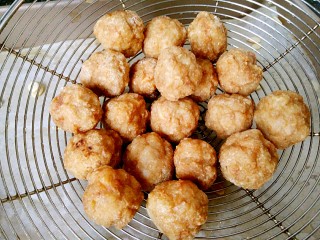 10、糖醋菜+糖醋肉丸,捞出控油备用