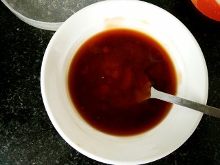 12、糖醋菜+糖醋肉丸,将所有调料搅匀