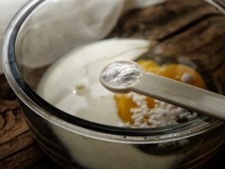 7、简单免打发的 桃花香草裸蛋糕,加入泡打粉