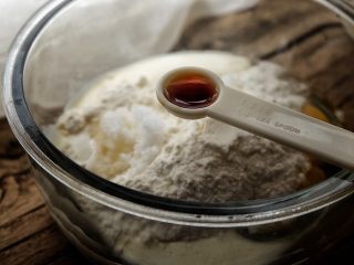 9、简单免打发的 桃花香草裸蛋糕,加入香草精