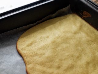 14、简单免打发的 桃花香草裸蛋糕,烤好后取出