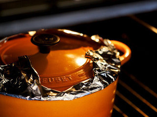 11、烩牛尾,放入烤箱中180度中层上下火2-2.5h