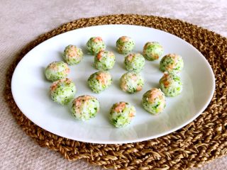 20、虾仁西蓝花饭团,虾仁西蓝花饭团做好了