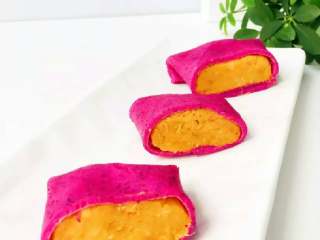 6、宝宝辅食：红心火龙果班戟,美美的火龙果千层就做好啦