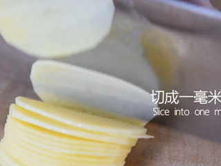 2、薯片厂家都急坏了，2分钟学会这款香辣薯片,切成一毫米薄片